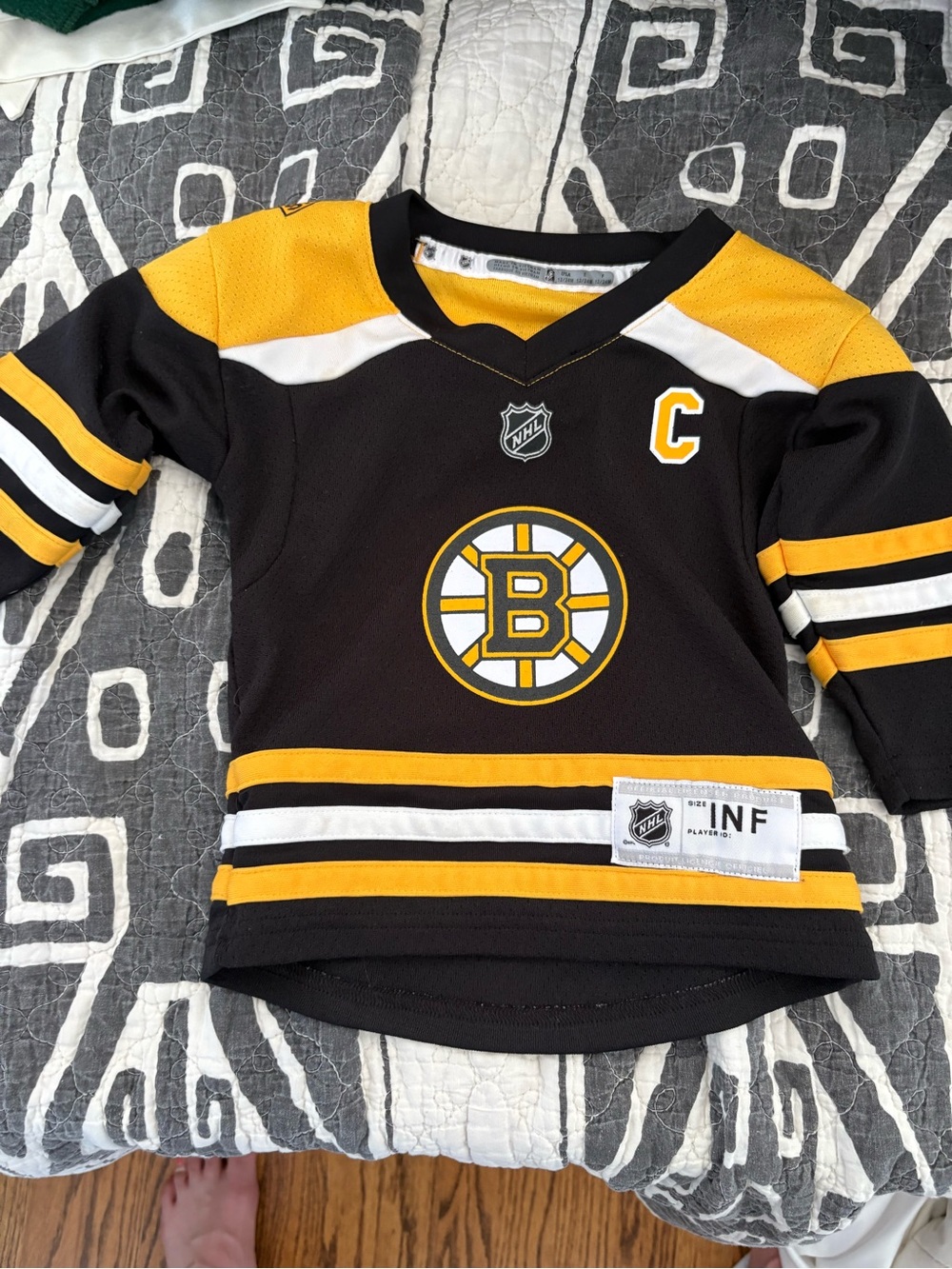 NHL Black and Gold Boston Bruins Kids Jersey with Captain 'C'